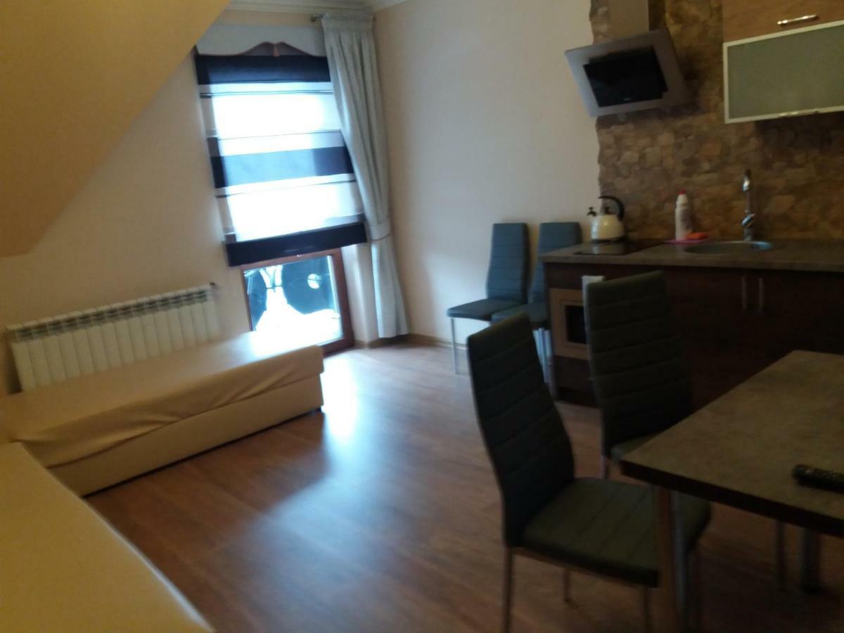 Ostrysz Appartement Dzianisz Buitenkant foto