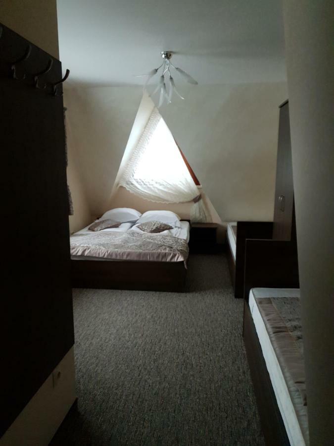 Ostrysz Appartement Dzianisz Buitenkant foto